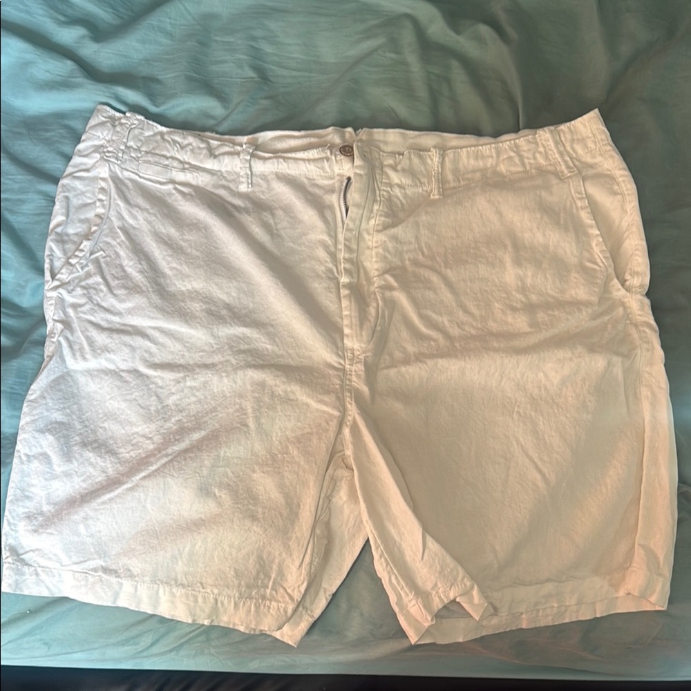 Ralph Lauren White Cargo Shorts with Comfortable Fit